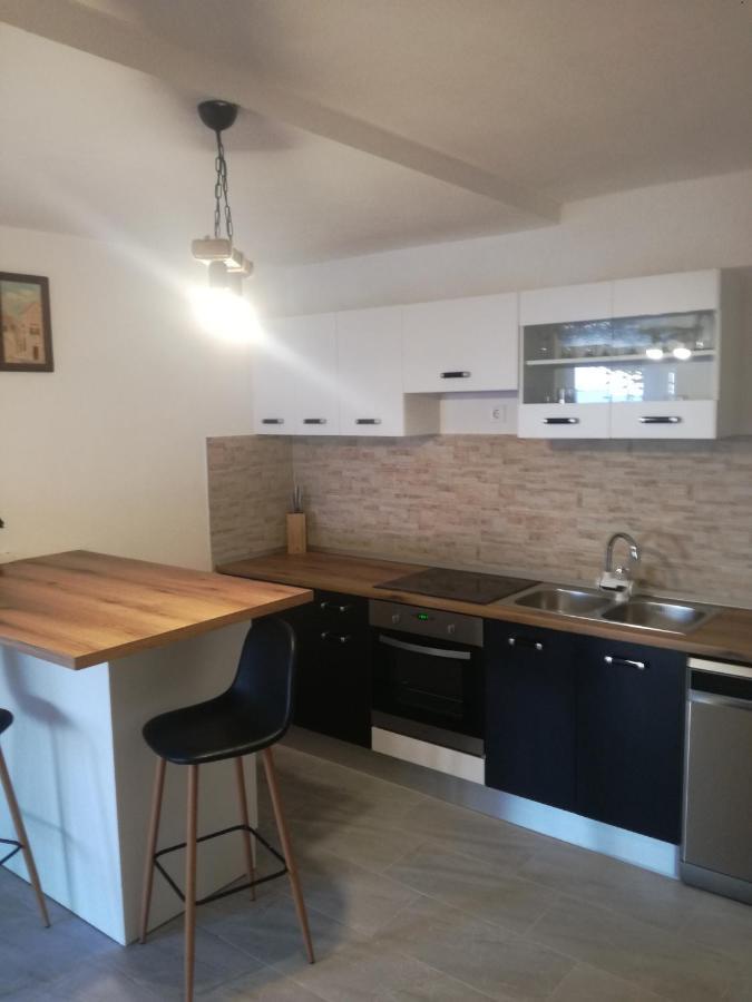 Apartman Laus Zavalatica Exteriör bild
