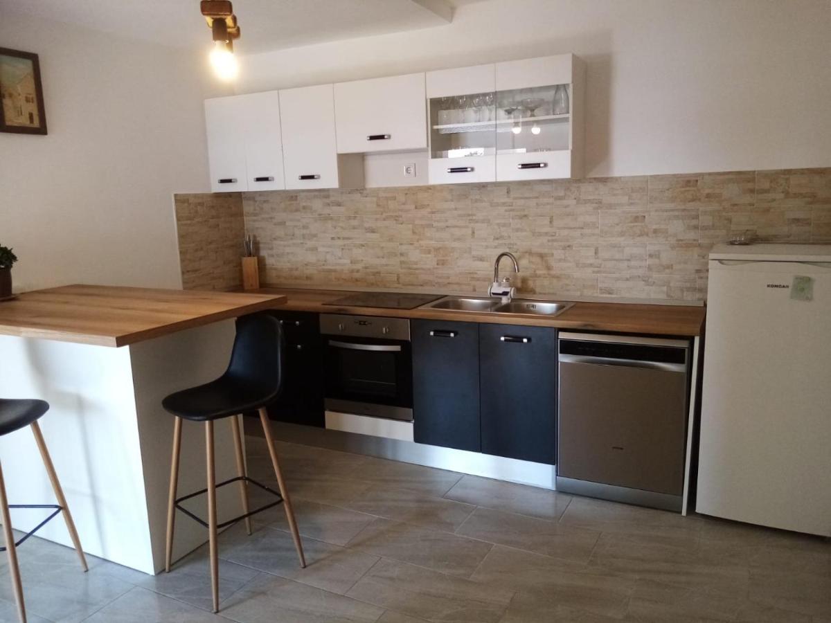Apartman Laus Zavalatica Exteriör bild